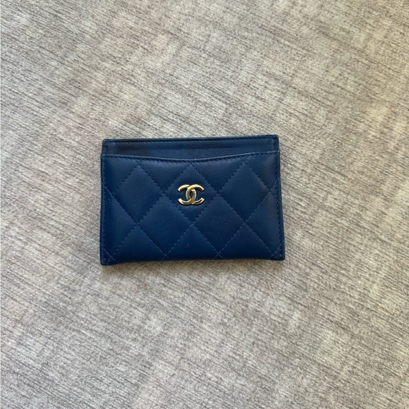 CHANEL Lambskin Quilted Card Holder - Picture 3 of 5